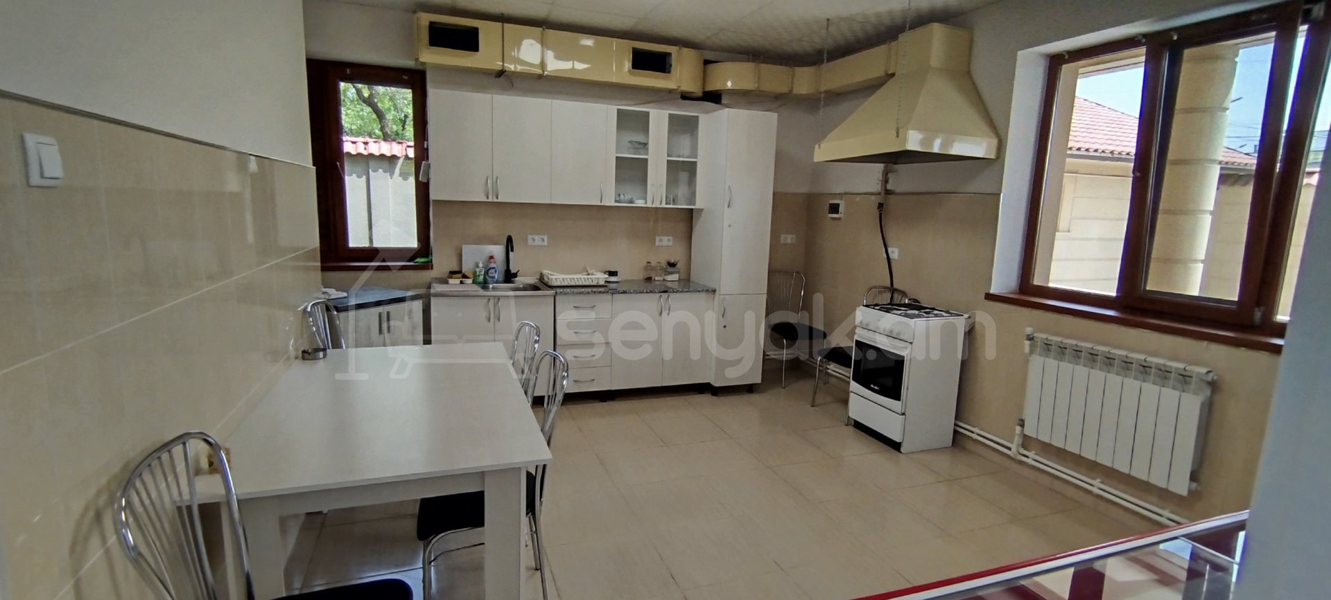 4 Սենյականոց Շքեղ Առանձնատուն, 300քմ, Լողավազանով