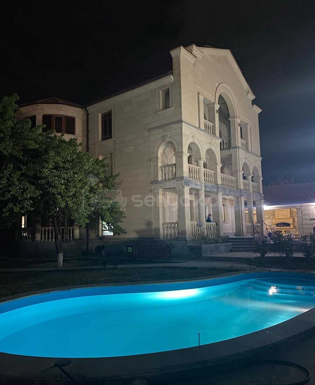 4 Սենյականոց Շքեղ Առանձնատուն, 300քմ, Լողավազանով