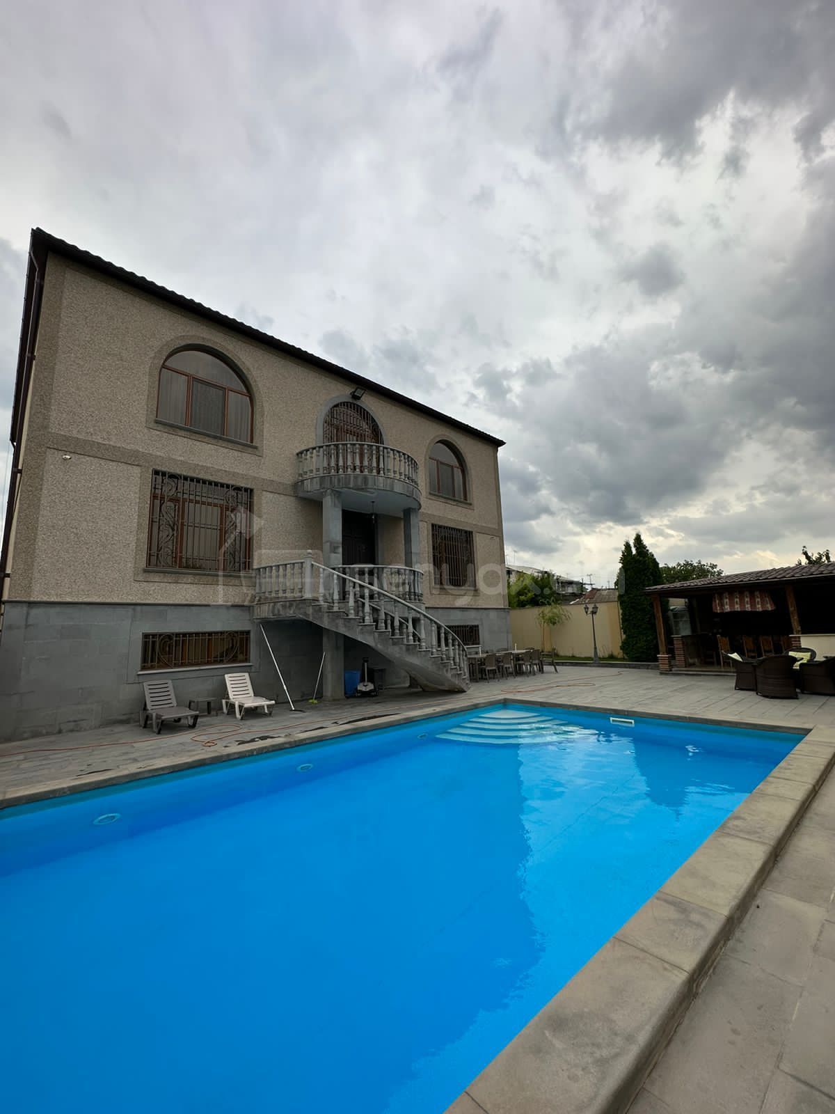 5 Սենյականոց Շքեղ Առանձնատուն, 200քմ, Լողավազանով