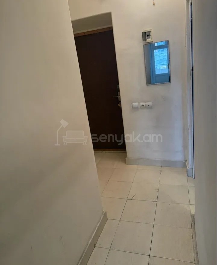 1 Սենյականոց Բնակարան Քարե Շենքում, 35քմ, 5/5 հարկ, Կոսմետիկ Վերանորոգված