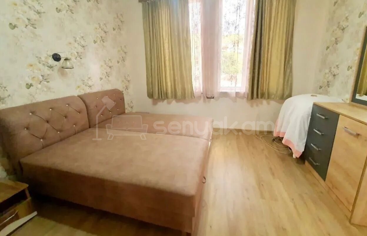 2 Սենյականոց Բնակարան Քարե Շենքում, 50քմ, 3/3 հարկ, Կապիտալ Վերանորոգված, Կահավորված