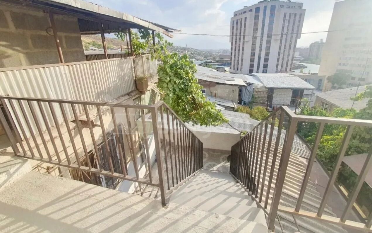 2 Սենյականոց Բնակարան Քարե Շենքում, 50քմ, 3/3 հարկ, Կապիտալ Վերանորոգված, Կահավորված