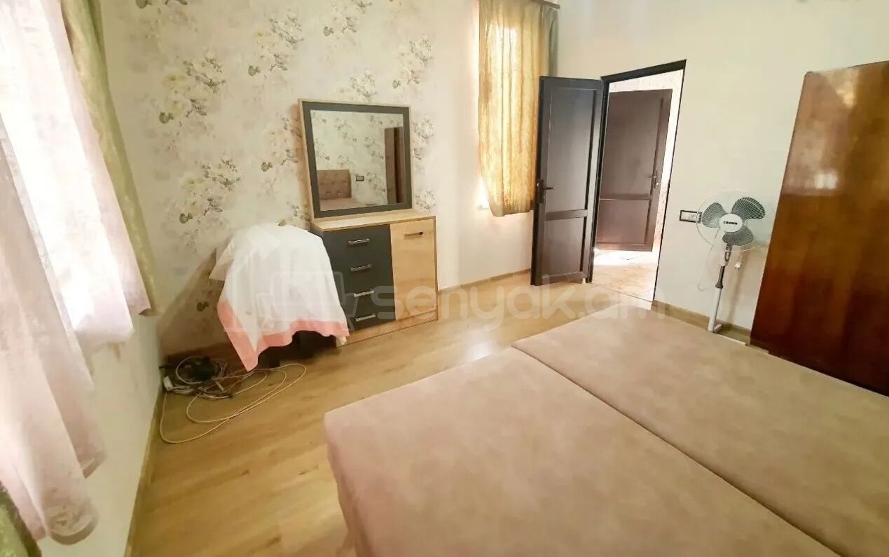 2 Սենյականոց Բնակարան Քարե Շենքում, 50քմ, 3/3 հարկ, Կապիտալ Վերանորոգված, Կահավորված