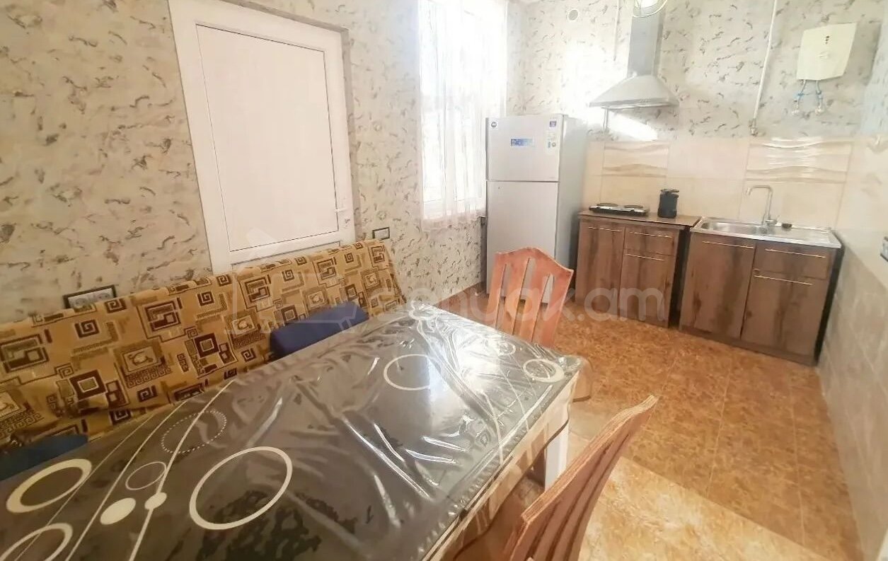 2 Սենյականոց Բնակարան Քարե Շենքում, 50քմ, 3/3 հարկ, Կապիտալ Վերանորոգված, Կահավորված