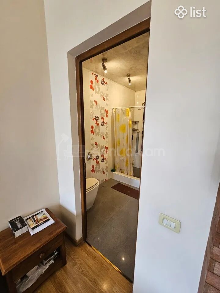 4 Սենյականոց Բնակարան Քարե Շենքում, 109քմ, 4/4 հարկ, Կապիտալ Վերանորոգված