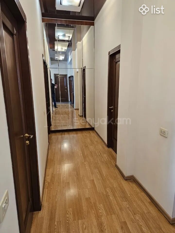 4 Սենյականոց Բնակարան Քարե Շենքում, 109քմ, 4/4 հարկ, Կապիտալ Վերանորոգված