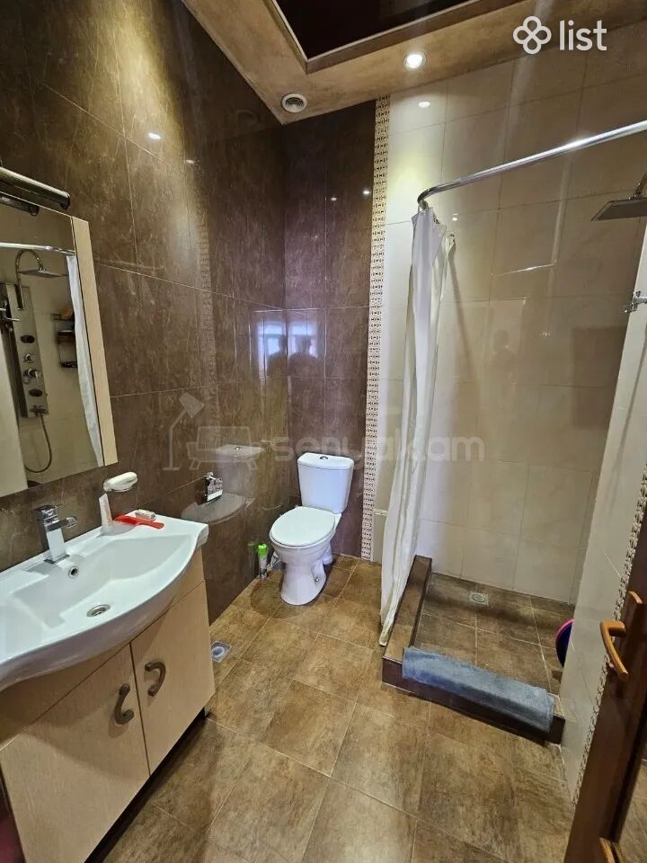 4 Սենյականոց Բնակարան Քարե Շենքում, 109քմ, 4/4 հարկ, Կապիտալ Վերանորոգված