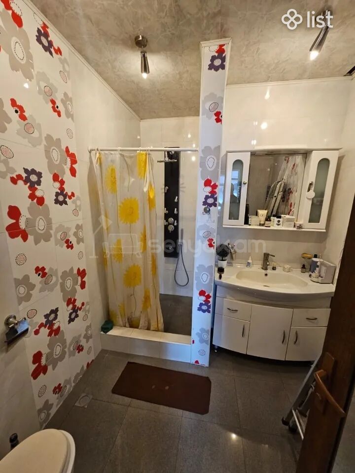 4 Սենյականոց Բնակարան Քարե Շենքում, 109քմ, 4/4 հարկ, Կապիտալ Վերանորոգված