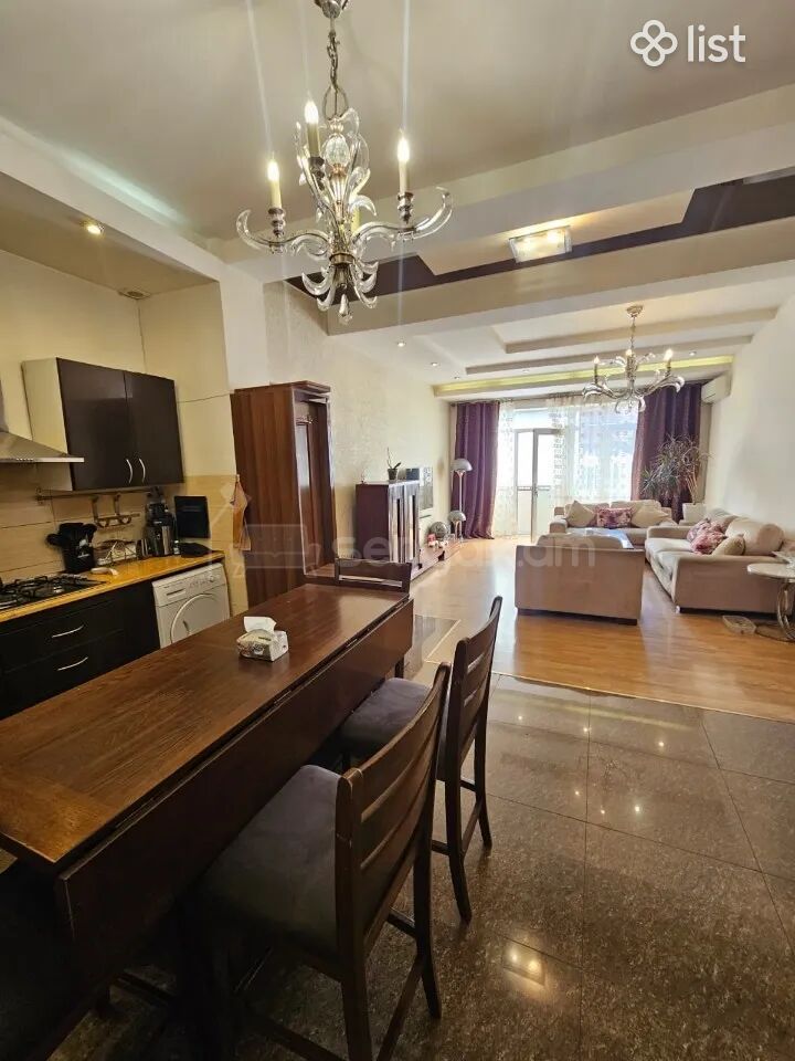 4 Սենյականոց Բնակարան Քարե Շենքում, 109քմ, 4/4 հարկ, Կապիտալ Վերանորոգված