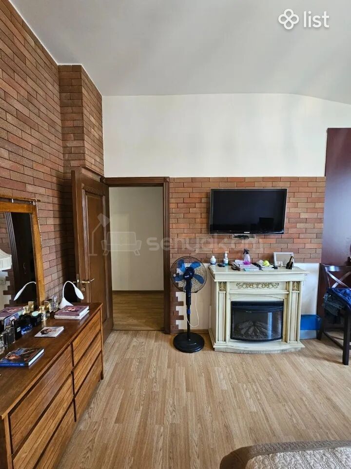 4 Սենյականոց Բնակարան Քարե Շենքում, 109քմ, 4/4 հարկ, Կապիտալ Վերանորոգված