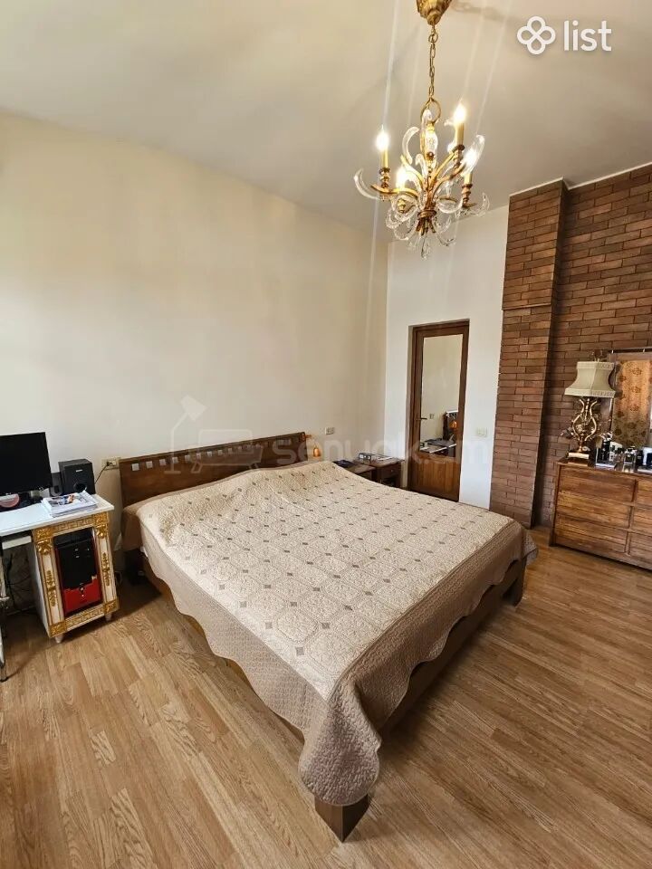 4 Սենյականոց Բնակարան Քարե Շենքում, 109քմ, 4/4 հարկ, Կապիտալ Վերանորոգված