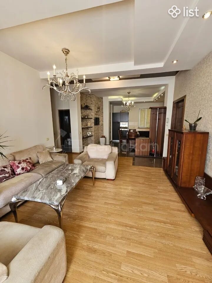 4 Սենյականոց Բնակարան Քարե Շենքում, 109քմ, 4/4 հարկ, Կապիտալ Վերանորոգված