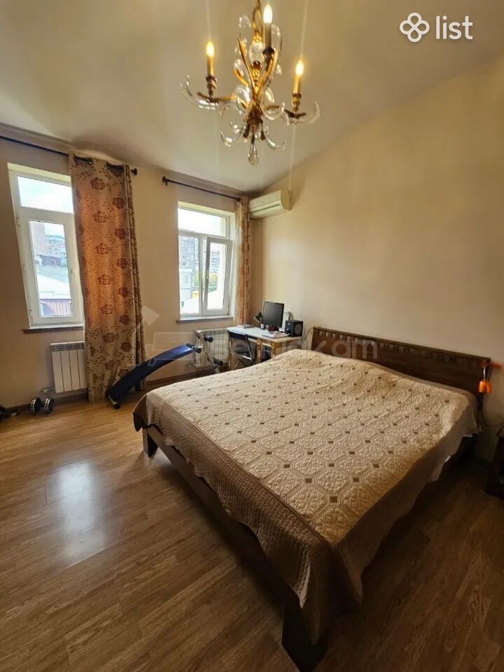 4 Սենյականոց Բնակարան Քարե Շենքում, 109քմ, 4/4 հարկ, Կապիտալ Վերանորոգված