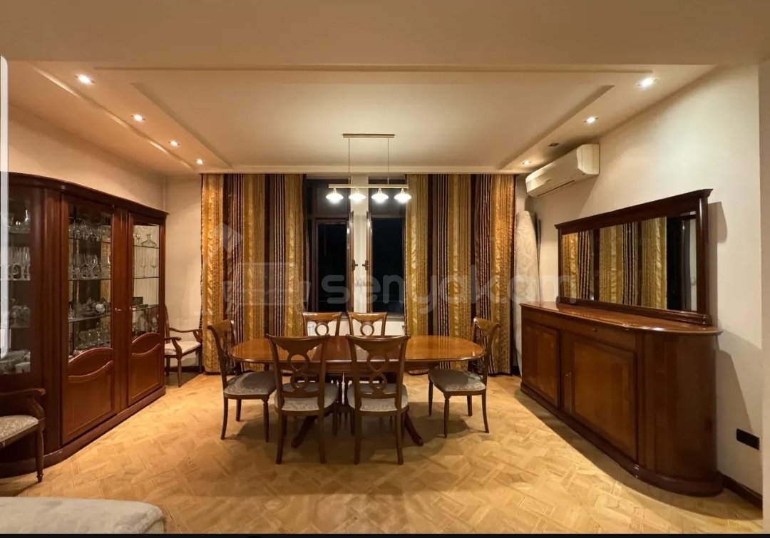 3 Սենյականոց Բնակարան Քարե Շենքում, 105քմ, 3/4 հարկ, Կապիտալ Վերանորոգված, Կահավորված, Արևկող