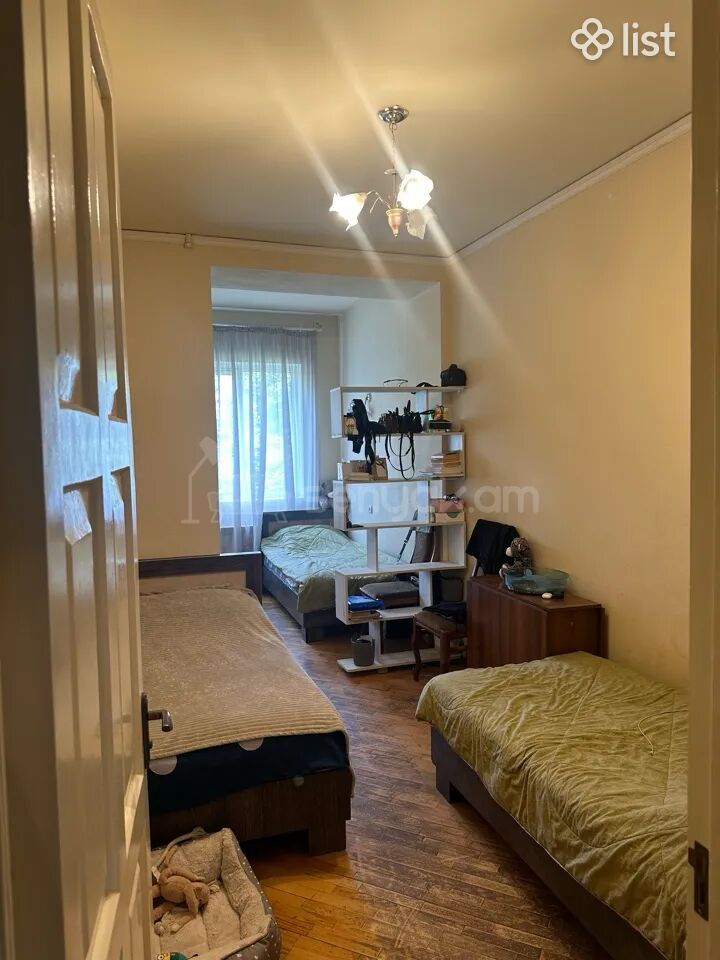 3 Սենյականոց Բնակարան Քարե Շենքում, 100քմ, 4/5 հարկ, Կապիտալ Վերանորոգված