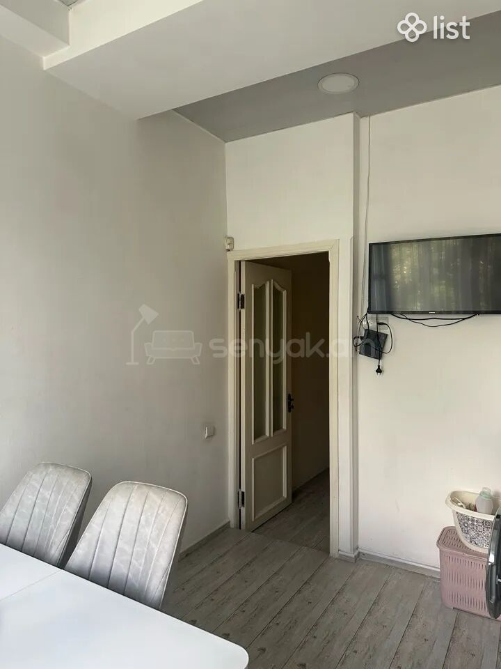 3 Սենյականոց Բնակարան Քարե Շենքում, 100քմ, 4/5 հարկ, Կապիտալ Վերանորոգված