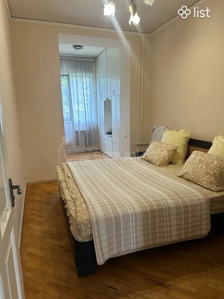 3 Սենյականոց Բնակարան Քարե Շենքում, 100քմ, 4/5 հարկ, Կապիտալ Վերանորոգված