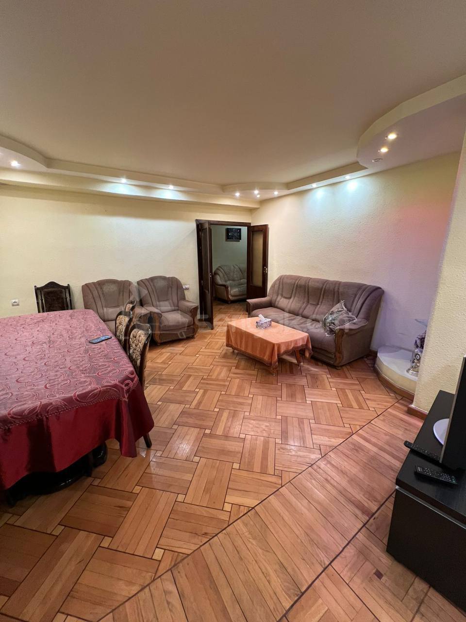 4 Սենյականոց Բնակարան, 90քմ, 5/9 հարկ, Կապիտալ Վերանորոգված, Կահավորված, Արևկող