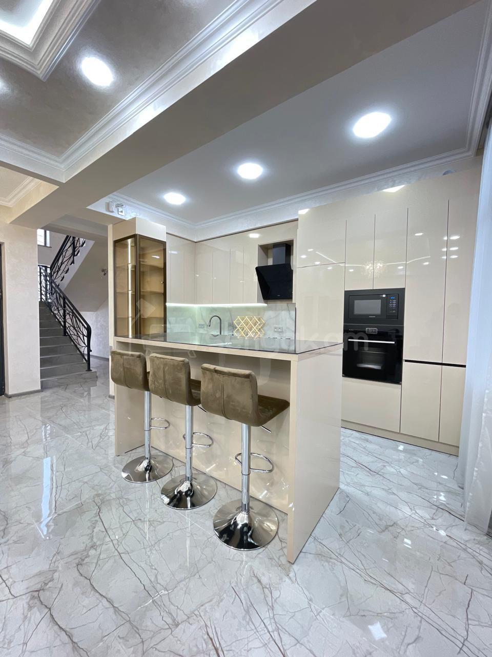 4 Սենյականոց Շքեղ Առանձնատուն, 126քմ, Կահավորված