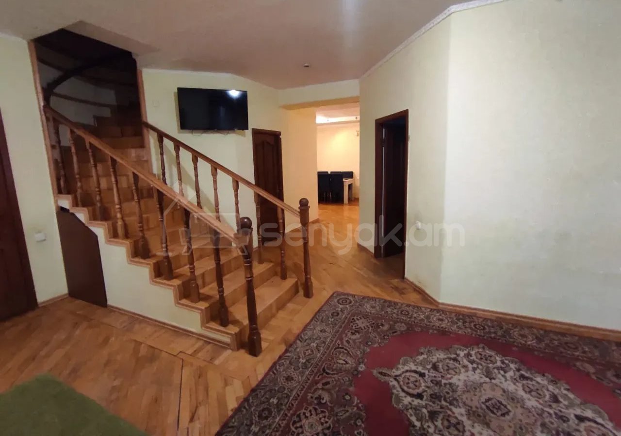 6 Սենյականոց Սեփական Տուն, 250քմ, Կոսմետիկ Վերանորոգված