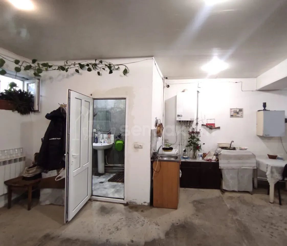 6 Սենյականոց Սեփական Տուն, 250քմ, Կոսմետիկ Վերանորոգված