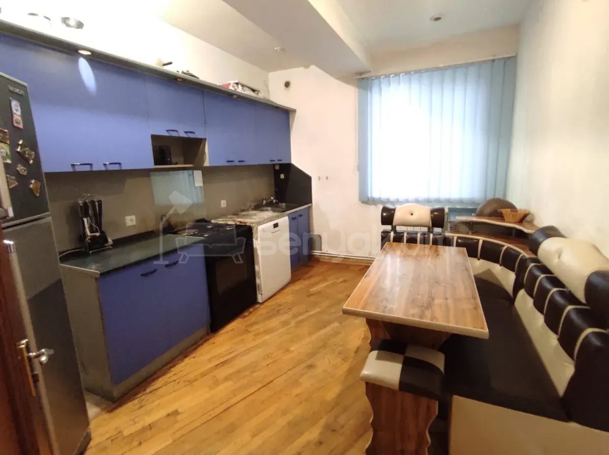 6 Սենյականոց Սեփական Տուն, 250քմ, Կոսմետիկ Վերանորոգված