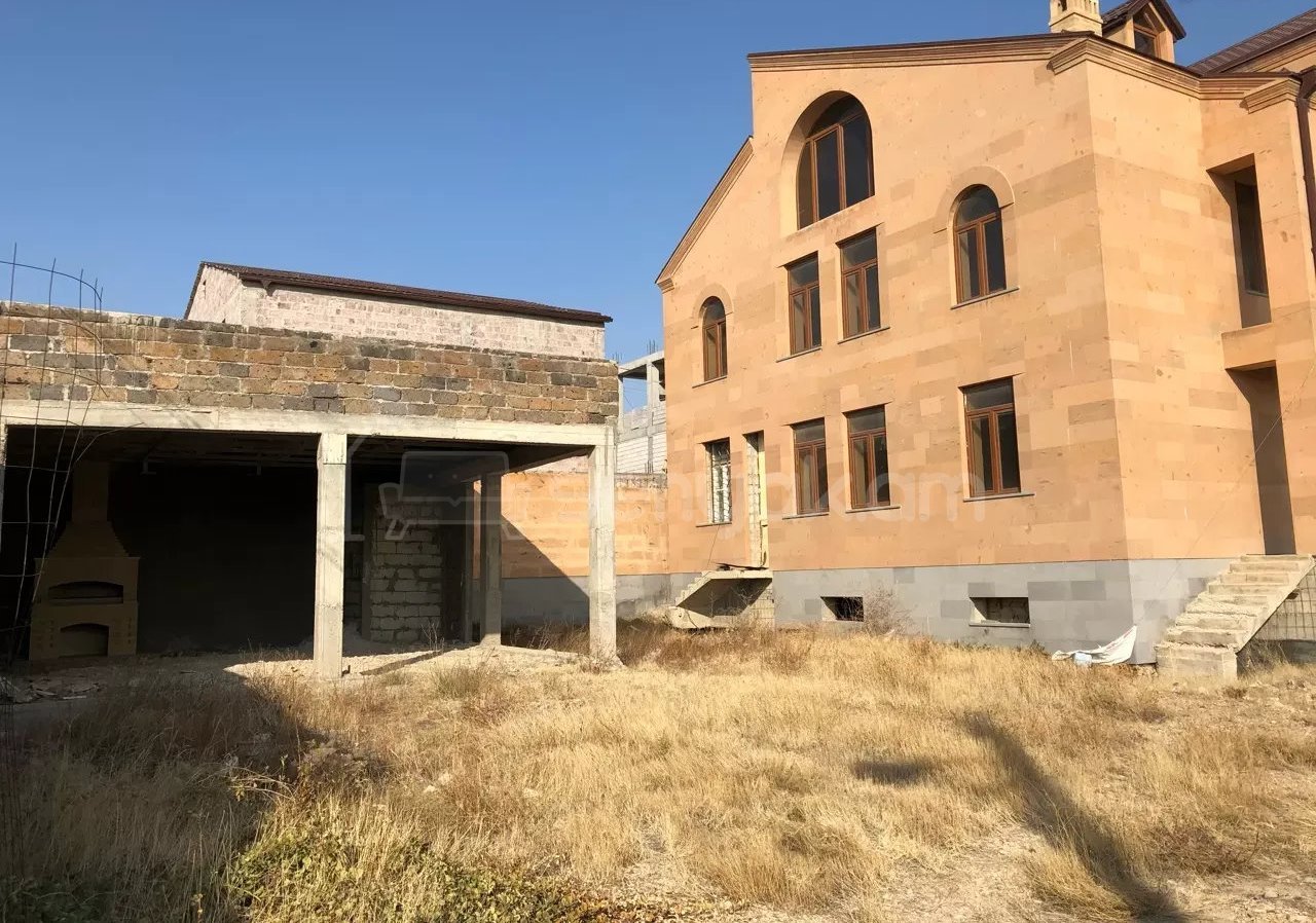 8 Սենյականոց Շքեղ Առանձնատուն, 880քմ