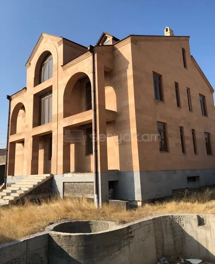 8 Սենյականոց Շքեղ Առանձնատուն, 880քմ