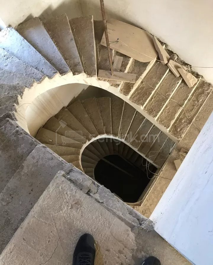 8 Սենյականոց Շքեղ Առանձնատուն, 880քմ