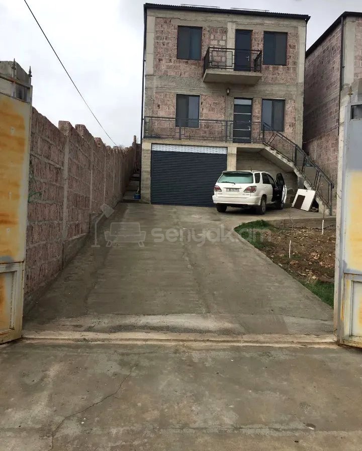 6 Սենյականոց Սեփական Տուն, 155քմ, Կոսմետիկ Վերանորոգված, Ավտոտնակով