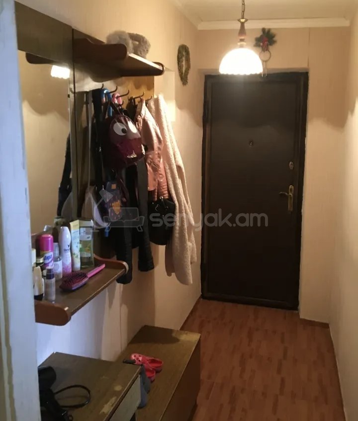 2 Սենյականոց Բնակարան Քարե Շենքում, 56քմ, 4/4 հարկ, Նորմալ Վիճակում, Կահավորված