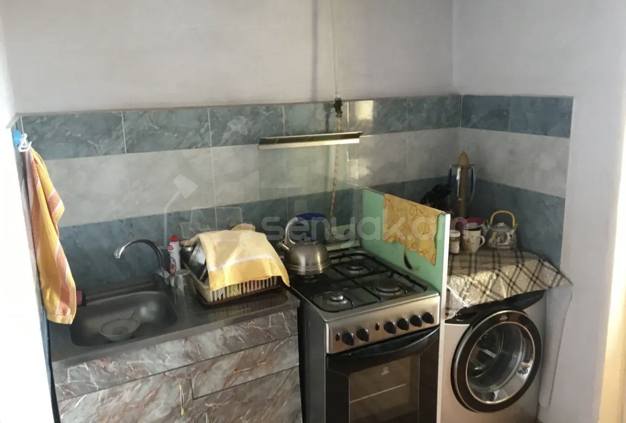 2 Սենյականոց Բնակարան Քարե Շենքում, 56քմ, 4/4 հարկ, Նորմալ Վիճակում, Կահավորված