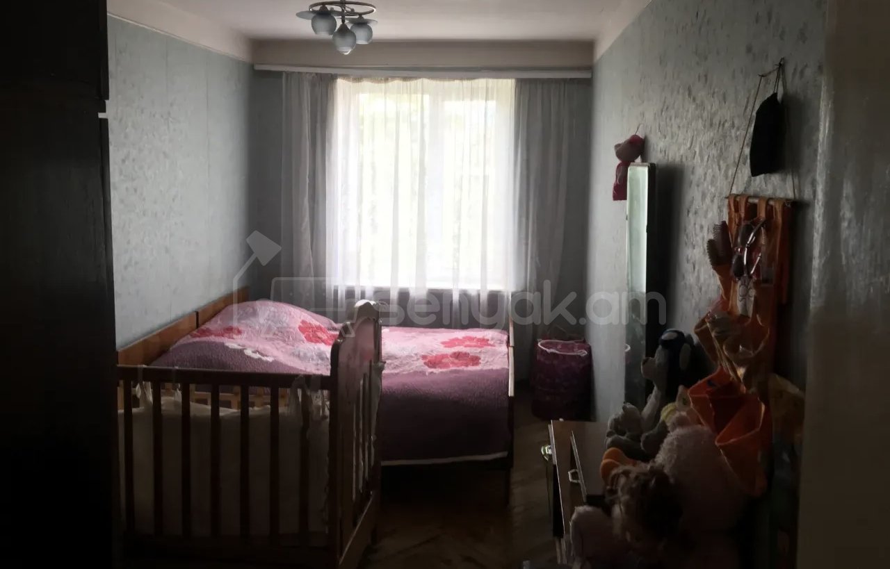 2 Սենյականոց Բնակարան Քարե Շենքում, 56քմ, 4/4 հարկ, Նորմալ Վիճակում, Կահավորված