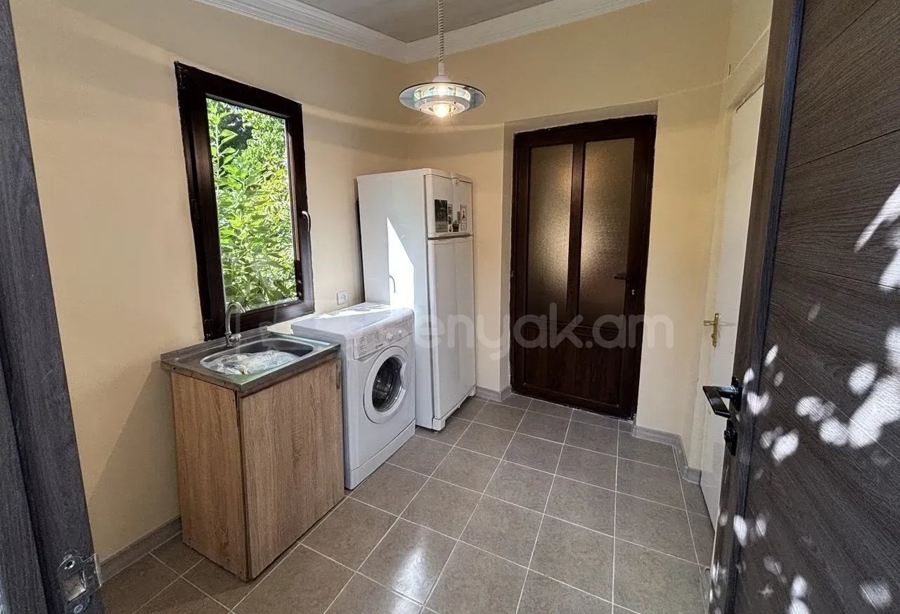 1 Սենյականոց Բնակարան Քարե Շենքում, 36քմ, 1/1 հարկ, Նորմալ Վիճակում, Կահավորված