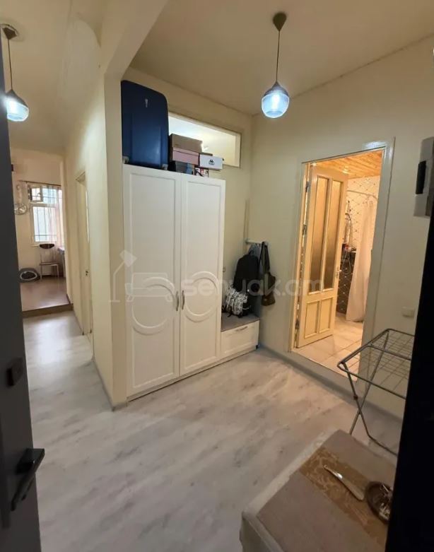 2 Սենյականոց Բնակարան Քարե Շենքում, 42քմ, 4/4 հարկ, Նորմալ Վիճակում