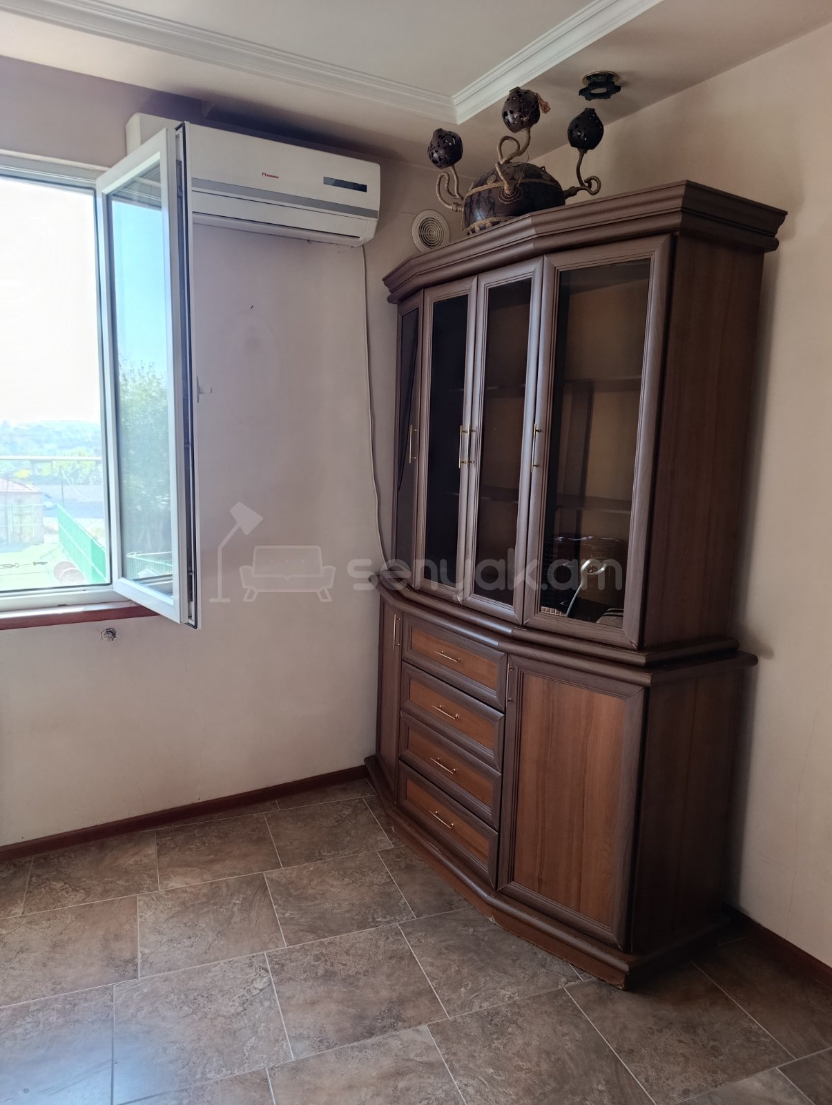 2 Սենյականոց Բնակարան Քարե Շենքում, 42քմ, 3/9 հարկ, Նորմալ Վիճակում, Կահավորված, Արևկող