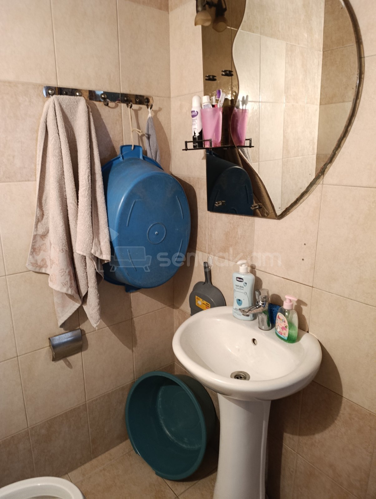 2 Սենյականոց Բնակարան Քարե Շենքում, 42քմ, 3/9 հարկ, Նորմալ Վիճակում, Կահավորված, Արևկող