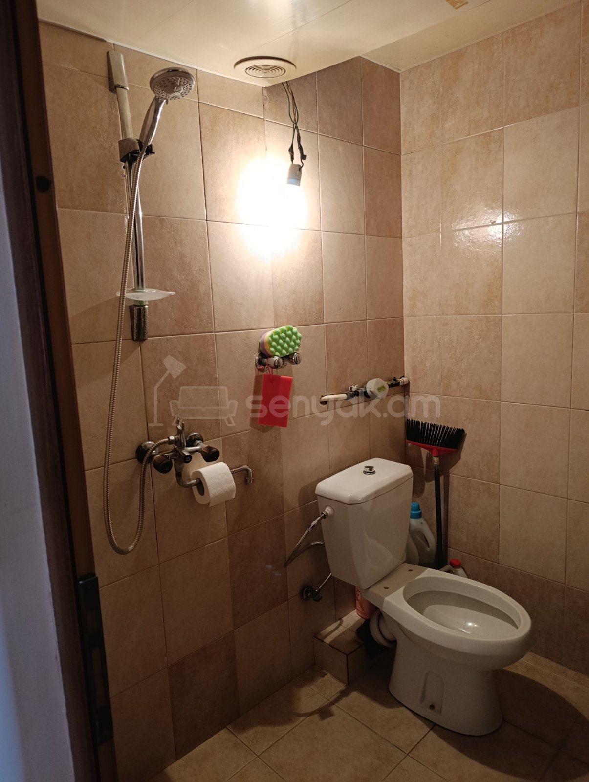 2 Սենյականոց Բնակարան Քարե Շենքում, 42քմ, 3/9 հարկ, Նորմալ Վիճակում, Կահավորված, Արևկող