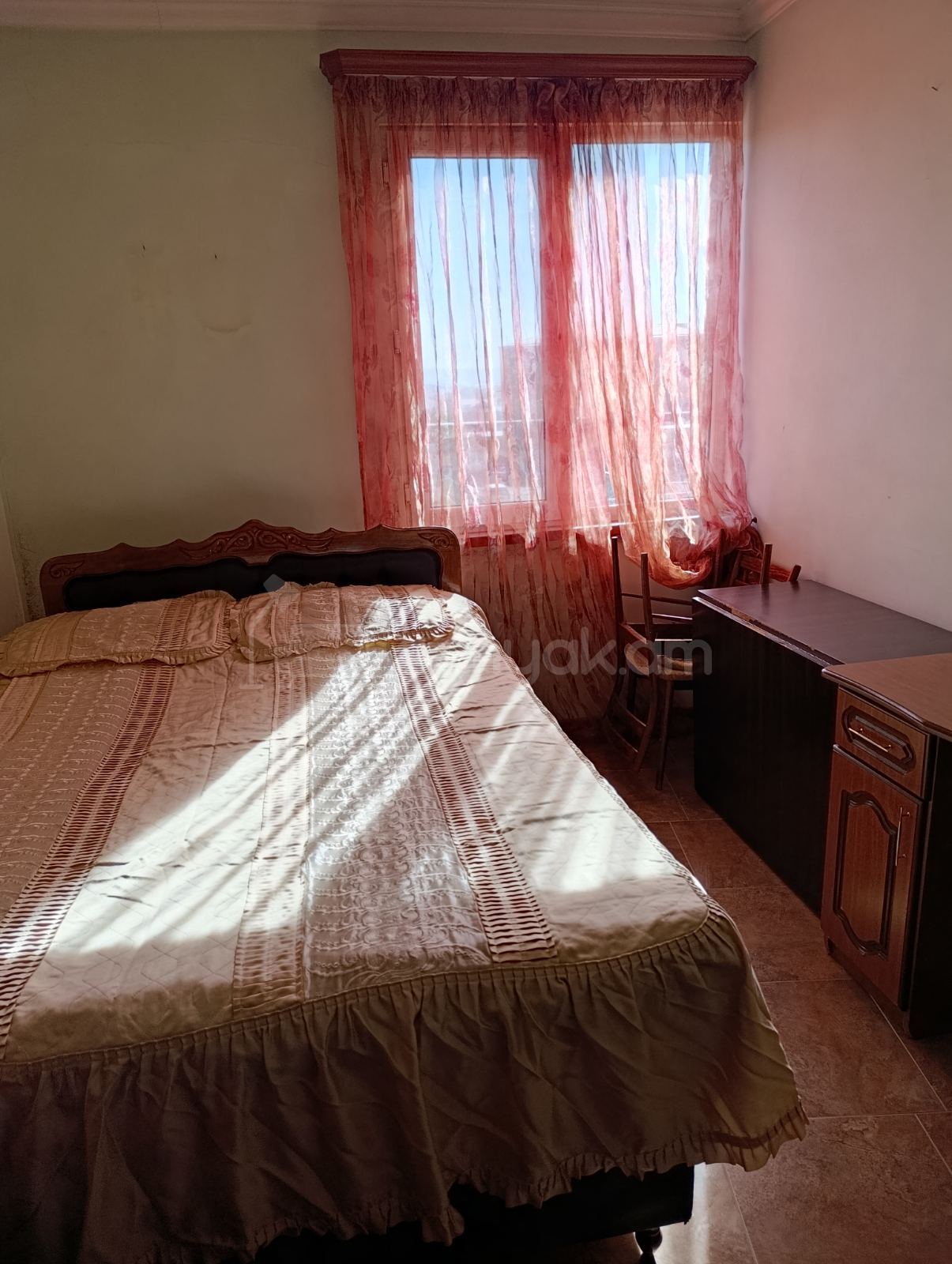 2 Սենյականոց Բնակարան Քարե Շենքում, 42քմ, 3/9 հարկ, Նորմալ Վիճակում, Կահավորված, Արևկող