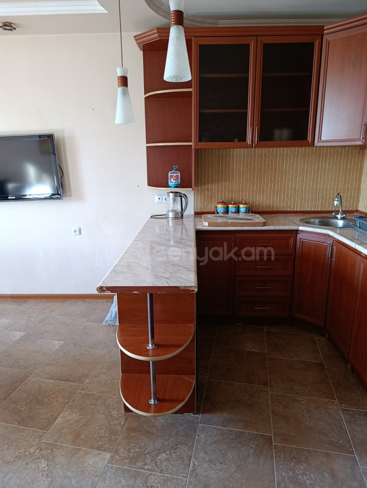 2 Սենյականոց Բնակարան Քարե Շենքում, 42քմ, 3/9 հարկ, Նորմալ Վիճակում, Կահավորված, Արևկող