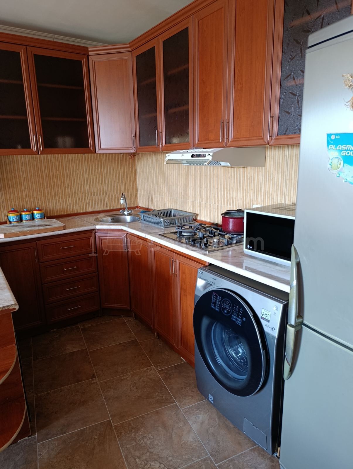 2 Սենյականոց Բնակարան Քարե Շենքում, 42քմ, 3/9 հարկ, Նորմալ Վիճակում, Կահավորված, Արևկող