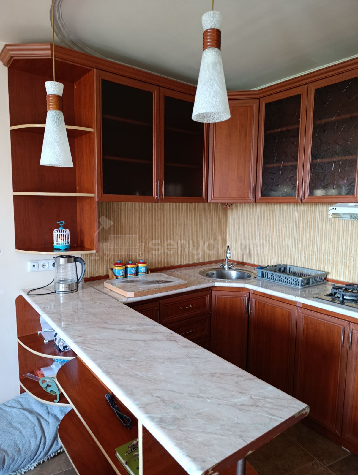 2 Սենյականոց Բնակարան Քարե Շենքում, 42քմ, 3/9 հարկ, Նորմալ Վիճակում, Կահավորված, Արևկող