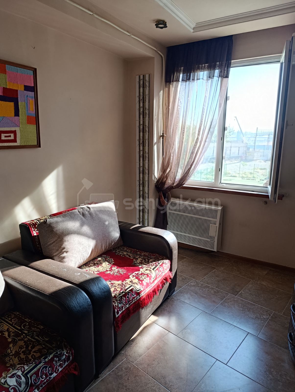 2 Սենյականոց Բնակարան Քարե Շենքում, 42քմ, 3/9 հարկ, Նորմալ Վիճակում, Կահավորված, Արևկող