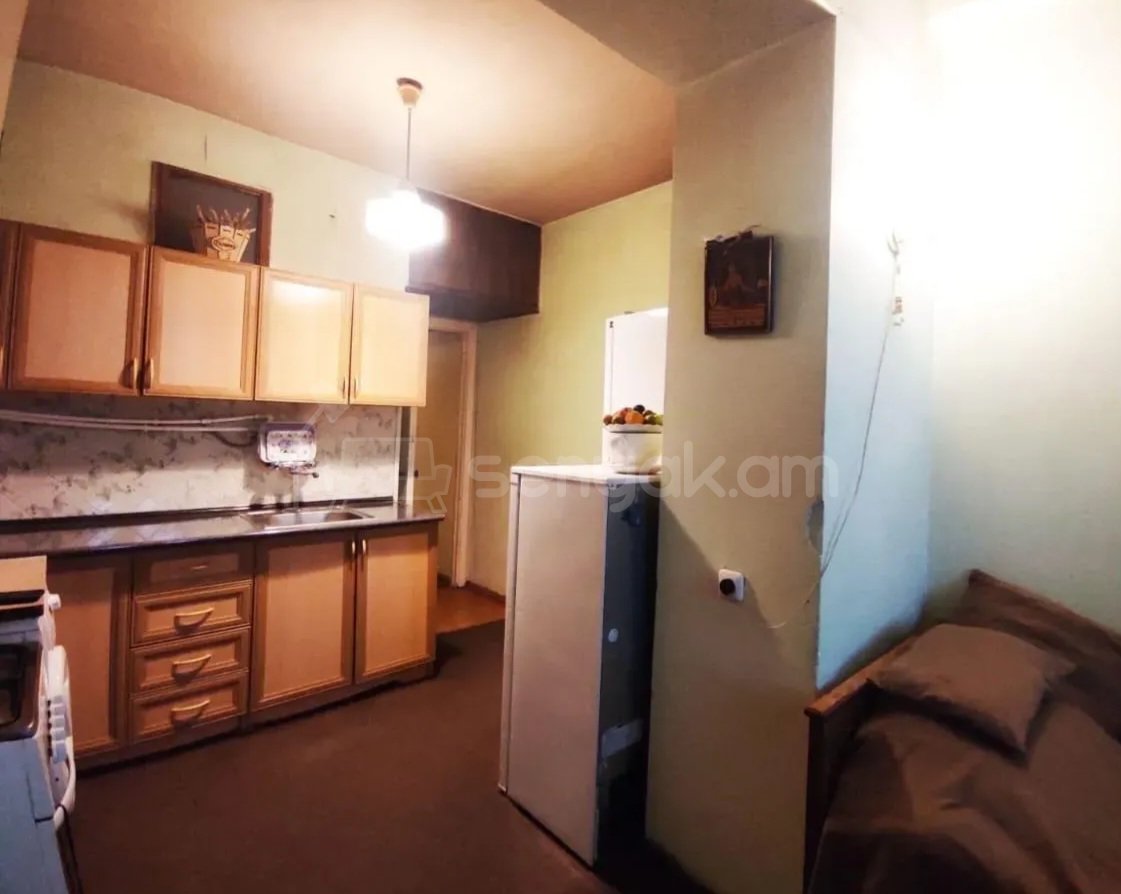 1 Սենյականոց Բնակարան Քարե Շենքում, 43քմ, 4/5 հարկ, Պետական Վիճակում