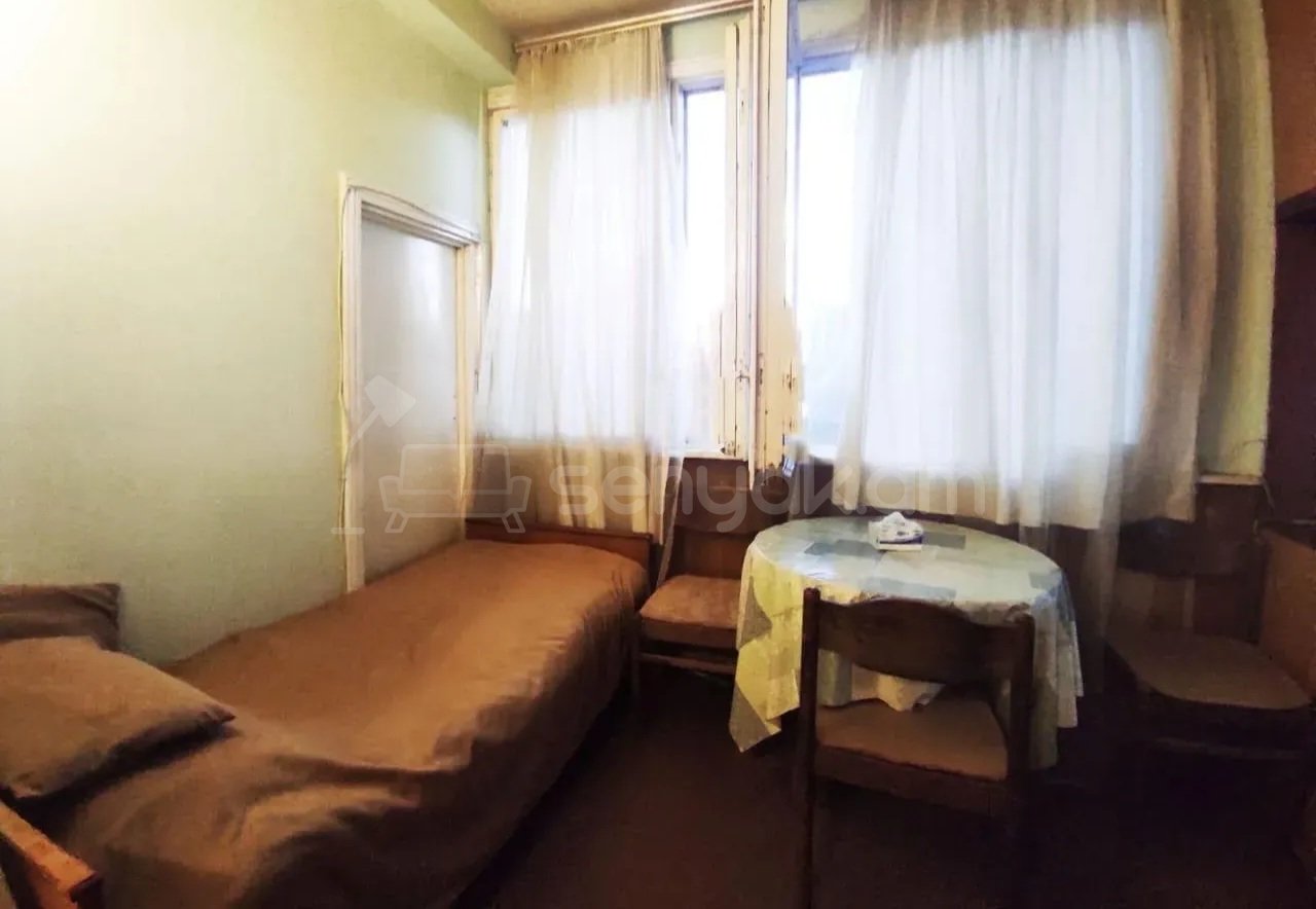 1 Սենյականոց Բնակարան Քարե Շենքում, 43քմ, 4/5 հարկ, Պետական Վիճակում