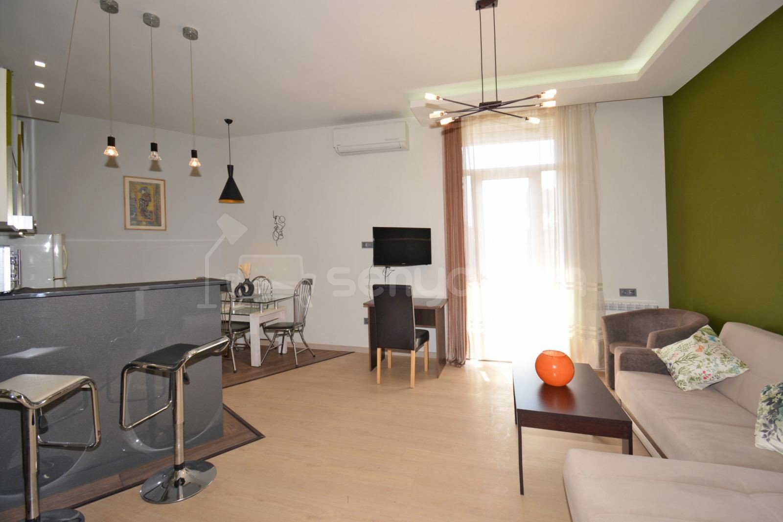 3 Սենյականոց Բնակարան Քարե Շենքում, 60քմ, 2/5 հարկ, Կապիտալ Վերանորոգված, Կահավորված, Արևկող