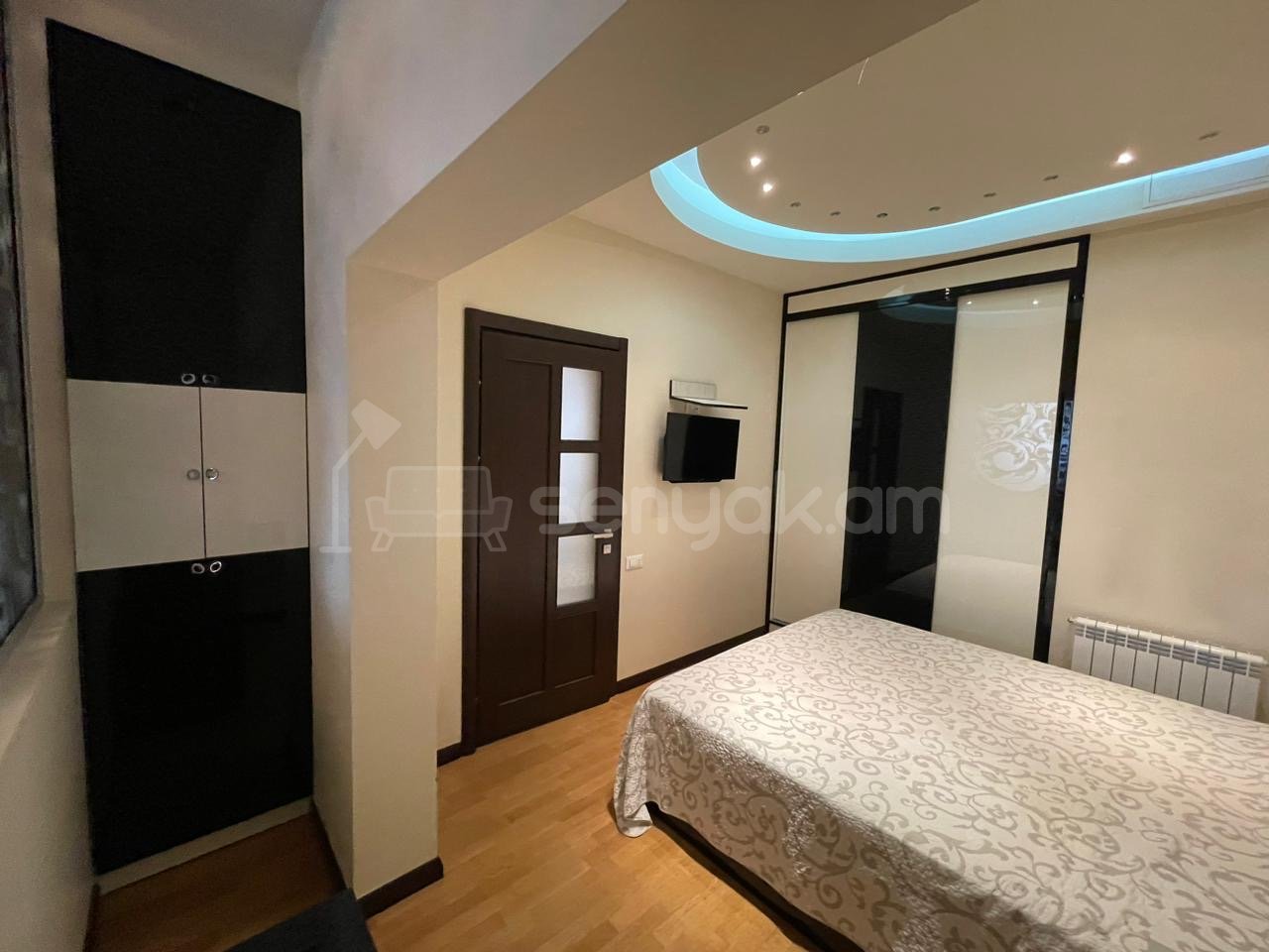 3 Սենյականոց Բնակարան Քարե Շենքում, 112քմ, 3/6 հարկ, Դիզայներական Վերանորոգված, Կահավորված, Արևկող