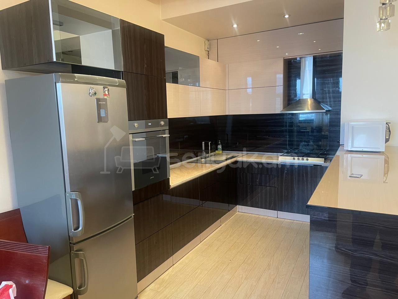 3 Սենյականոց Բնակարան Քարե Շենքում, 112քմ, 3/6 հարկ, Դիզայներական Վերանորոգված, Կահավորված, Արևկող