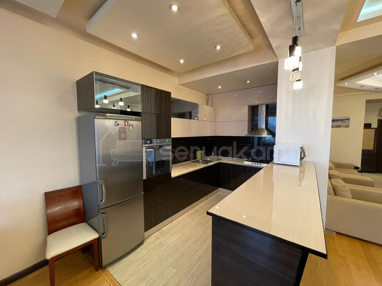 3 Սենյականոց Բնակարան Քարե Շենքում, 112քմ, 3/6 հարկ, Դիզայներական Վերանորոգված, Կահավորված, Արևկող