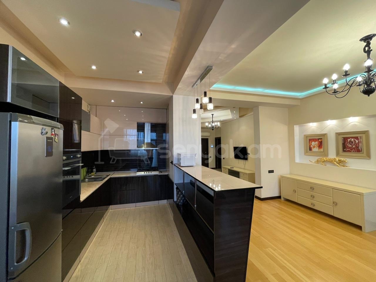 3 Սենյականոց Բնակարան Քարե Շենքում, 112քմ, 3/6 հարկ, Դիզայներական Վերանորոգված, Կահավորված, Արևկող